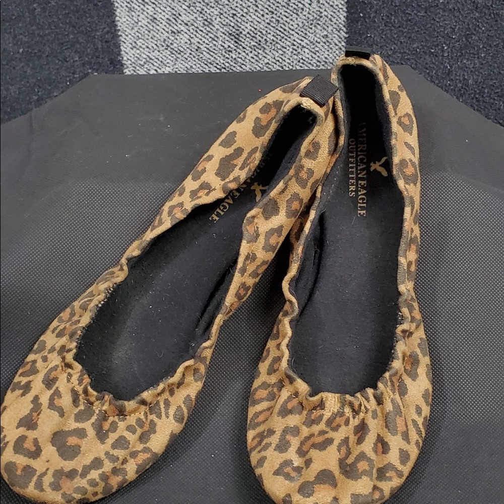 American Eagle leopard flats